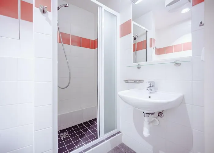 Domov Mladeze - 3*